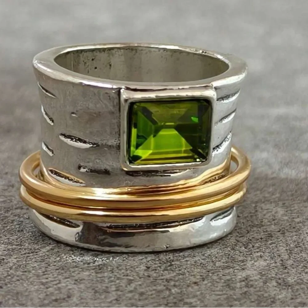 Silver Green ring M721